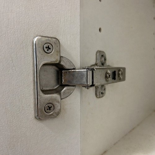 Saved from the scrap pile: My 30-second hinge miracle